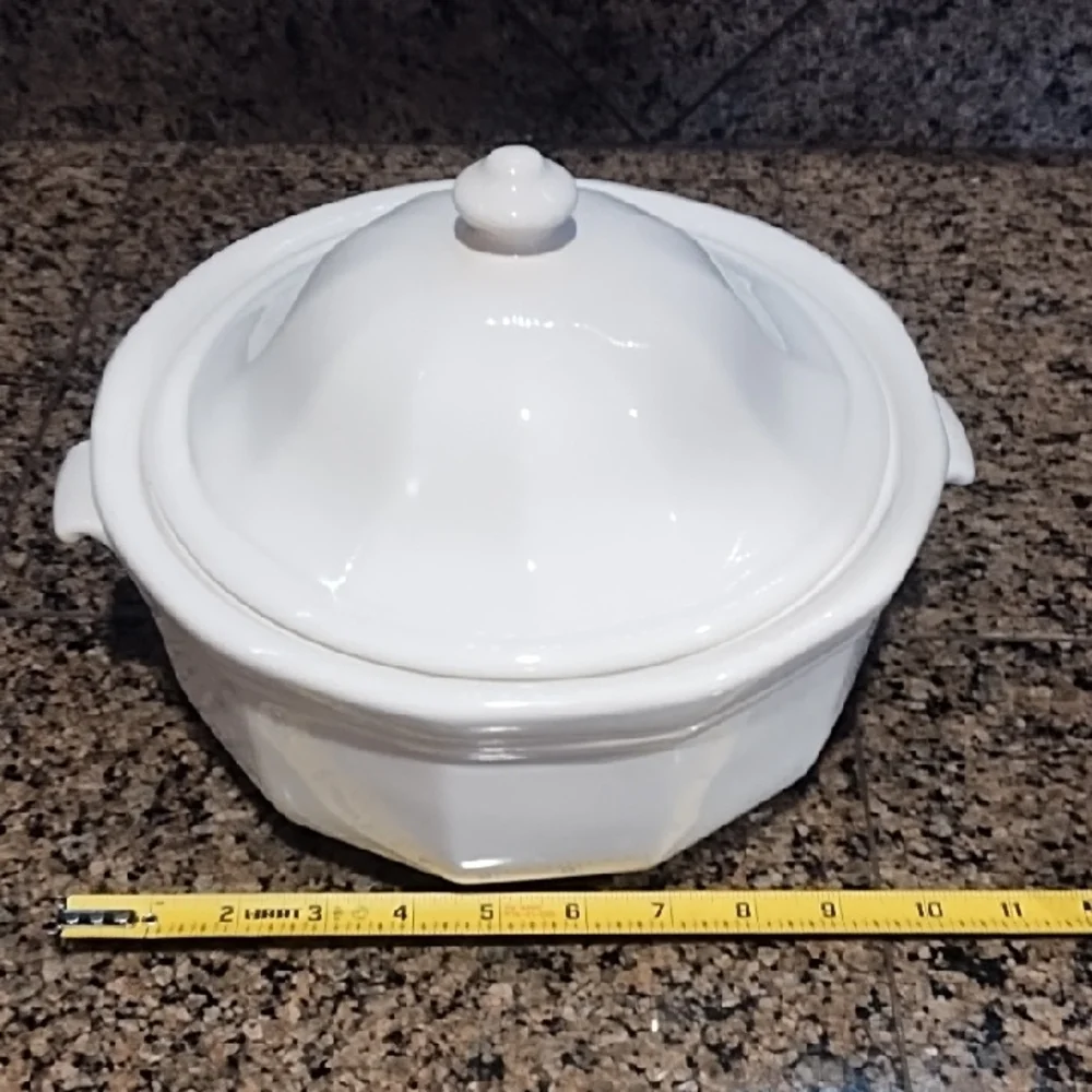 Pfaltzgraff Heritage White 2-quart covered casserole dish White Ceramic Lidded